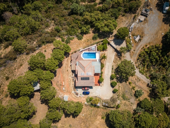 Estepona – 6B Rustic Villa – Large Plot