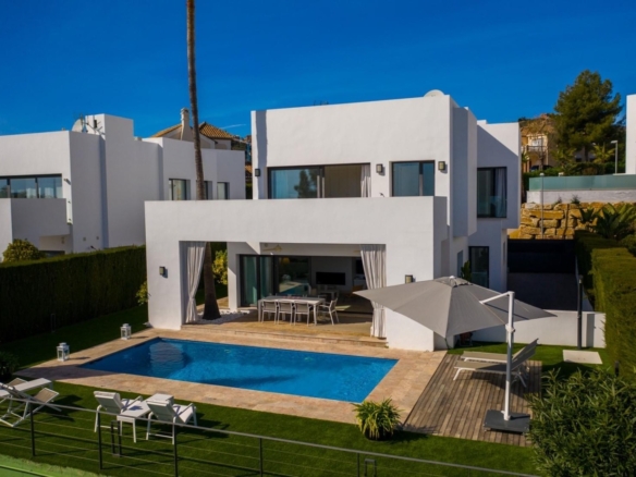 SOLD – Atalaya Fairways – 5B Modern villa – 1st Line Golf
