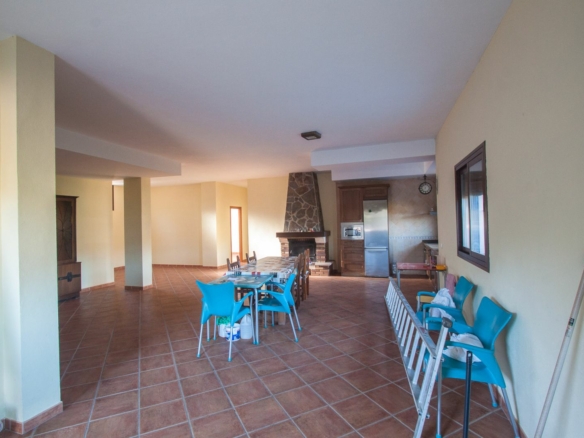 Estepona – 6B Rustic Villa – Large Plot