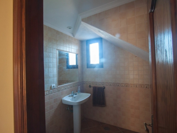 Estepona – 6B Rustic Villa – Large Plot