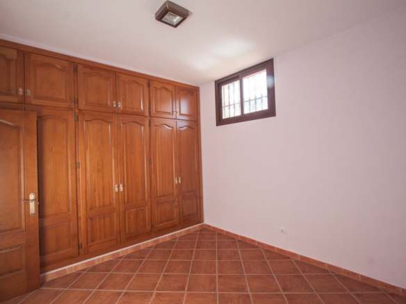 Estepona – 6B Rustic Villa – Large Plot
