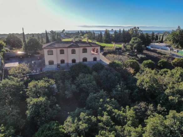 Estepona – 6B Rustic Villa – Large Plot