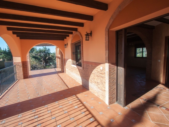 Estepona – 6B Rustic Villa – Large Plot
