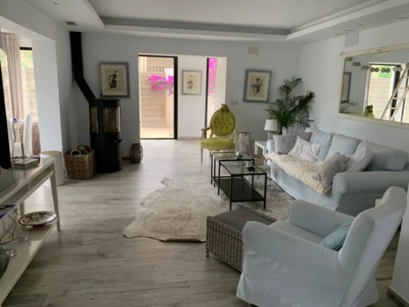 Marbella East – 5B Villa – Bargain