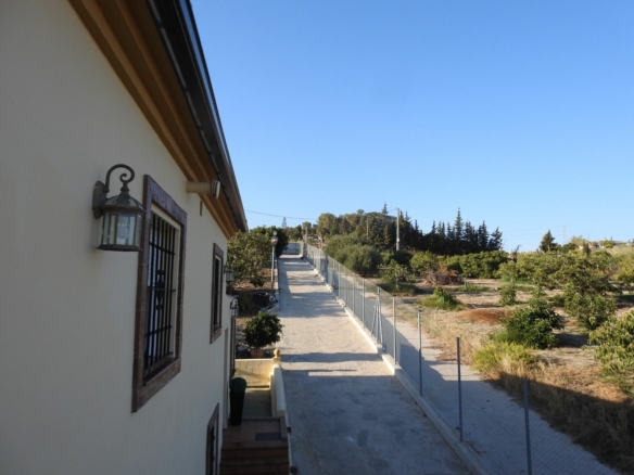 Estepona – 6B Rustic Villa – Large Plot