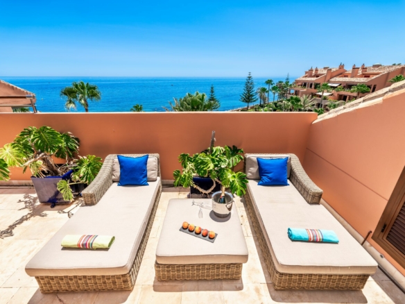 For Sale – Puerto Banus – Duplex Penthouse in Malibu – 1st Line Beach