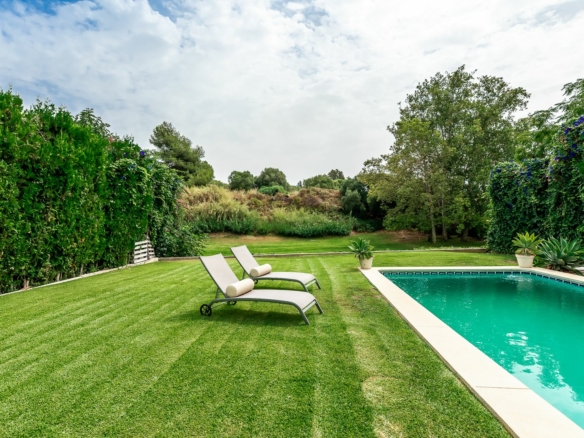 Marbella West – 3B Villa to Reform – 1st Line Golf