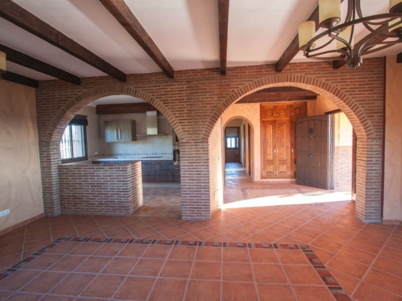Estepona – 6B Rustic Villa – Large Plot