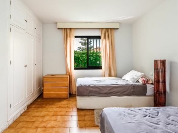 Marbella West – 3B Villa to Reform – 1st Line Golf