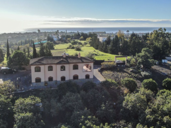 Estepona – 6B Rustic Villa – Large Plot