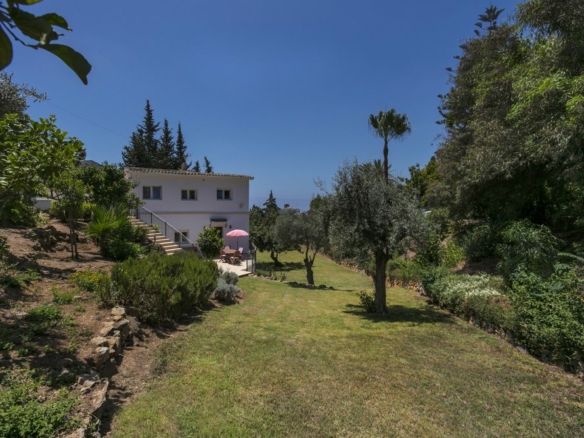 Marbella East – 3B Villa to reform
