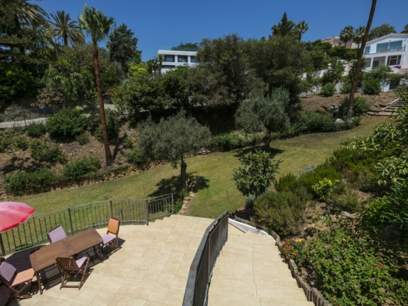 Marbella East – 3B Villa to reform