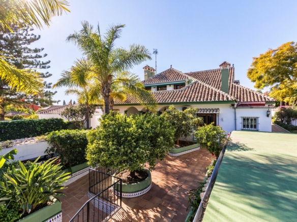 Marbella Town – 5B Villa to reform