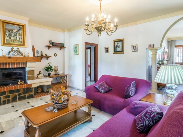 Marbella Town – 5B Villa to reform