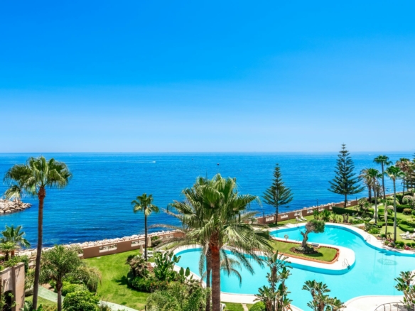 For Sale – Puerto Banus – Duplex Penthouse in Malibu – 1st Line Beach