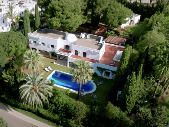 Puerto Banus – Andalucia Mansion + Guest House.Build 3 New villas