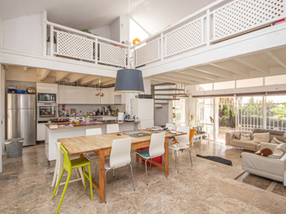 Nueva Andalucia –  Classic 3B Villa  – To Reform  – Investment