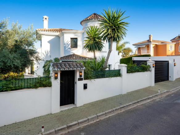 La Quinta – Modern 5B Villa  – Sea Views