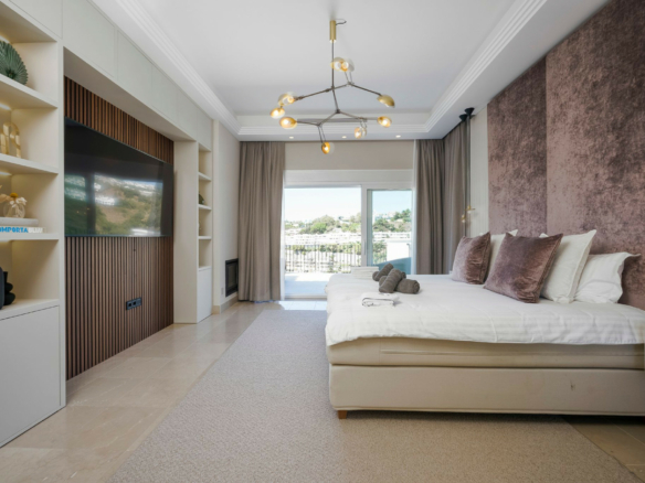 Benahavis – 7B Luxury villa – Paddle Court -Gated
