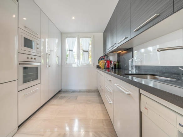 Nueva Andalucia  –  4B Townhouse – Panoramic Views -Paddle/Tennis