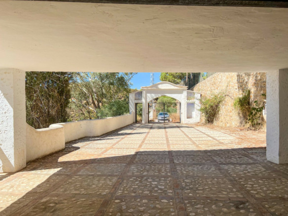 Bank repo – Mijas – 10 Bed Finca – Sea Views