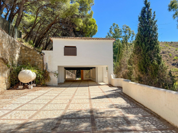 Bank repo – Mijas – 10 Bed Finca – Sea Views