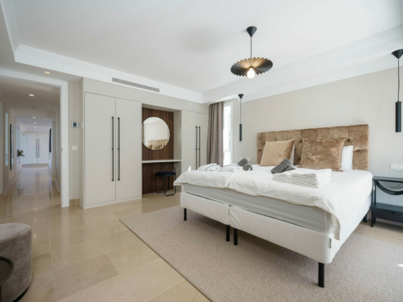 Benahavis – 7B Luxury villa – Paddle Court -Gated