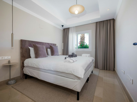 Benahavis – 7B Luxury villa – Paddle Court -Gated