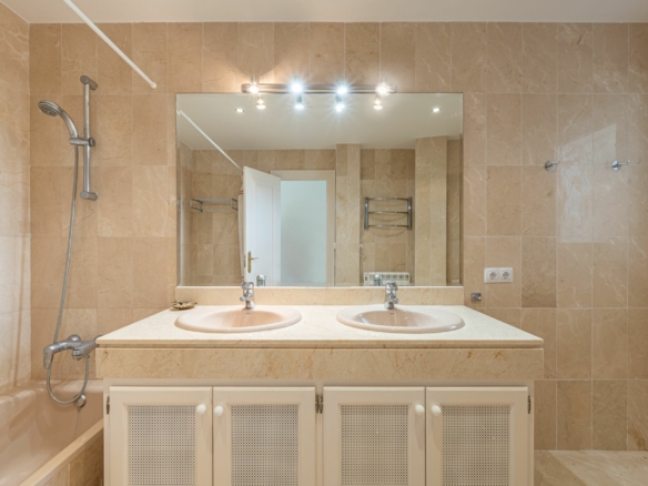 Nueva Andalucia  –  4B Townhouse – Panoramic Views -Paddle/Tennis