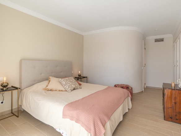 Nueva Andalucia  –  4B Townhouse – Panoramic Views -Paddle/Tennis