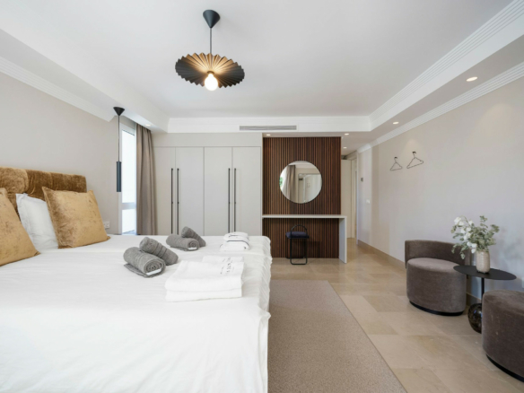Benahavis – 7B Luxury villa – Paddle Court -Gated
