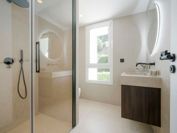 Benahavis – 7B Luxury villa – Paddle Court -Gated