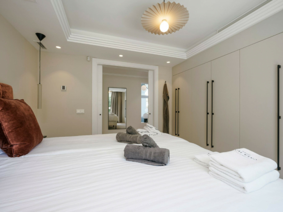 Benahavis – 7B Luxury villa – Paddle Court -Gated