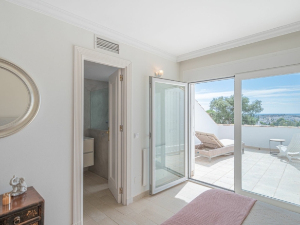 Nueva Andalucia  –  4B Townhouse – Panoramic Views -Paddle/Tennis
