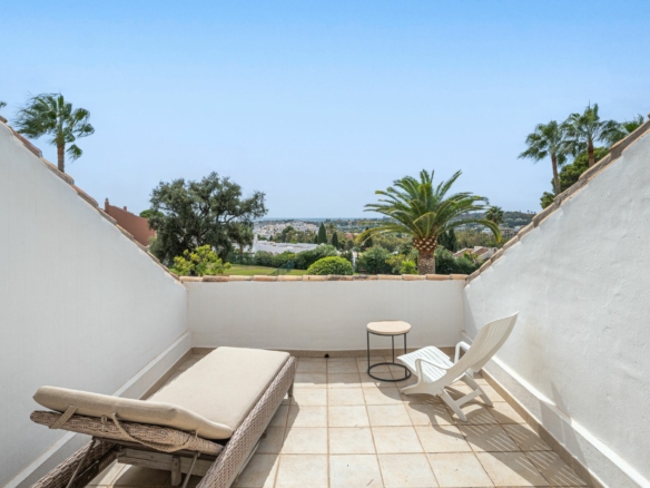 Nueva Andalucia  –  4B Townhouse – Panoramic Views -Paddle/Tennis