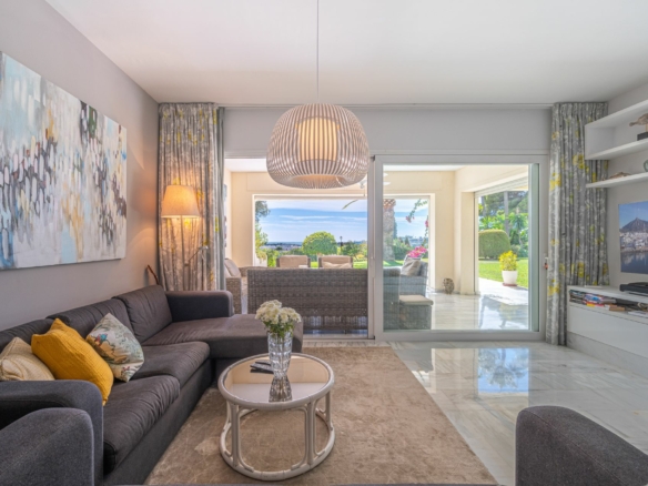 Nueva Andalucia  –  4B Townhouse – Panoramic Views -Paddle/Tennis
