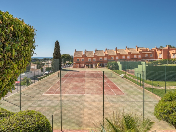 Nueva Andalucia  –  4B Townhouse – Panoramic Views -Paddle/Tennis