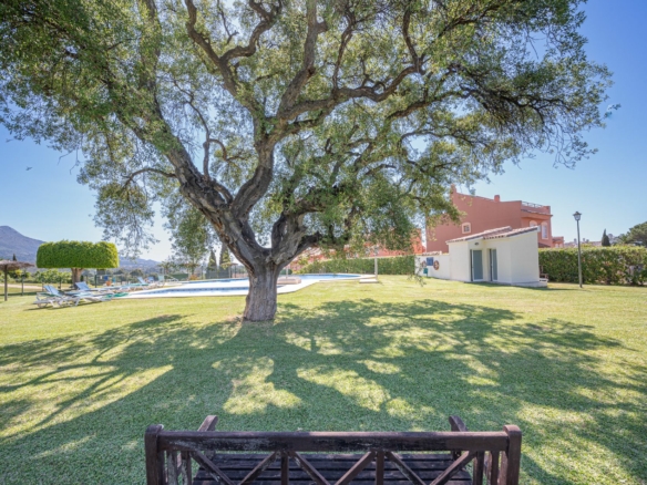 Nueva Andalucia  –  4B Townhouse – Panoramic Views -Paddle/Tennis