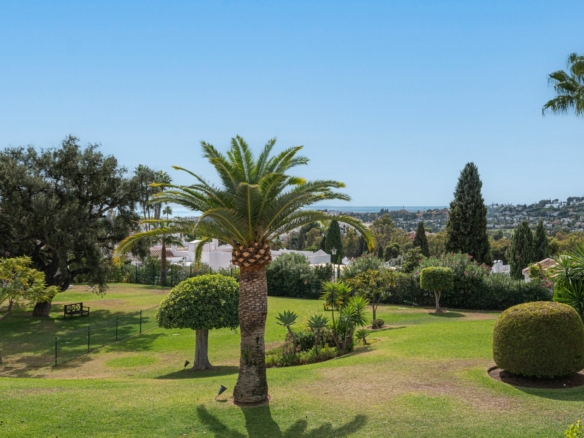 Nueva Andalucia  –  4B Townhouse – Panoramic Views -Paddle/Tennis