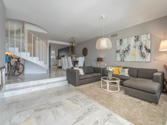Nueva Andalucia  –  4B Townhouse – Panoramic Views -Paddle/Tennis