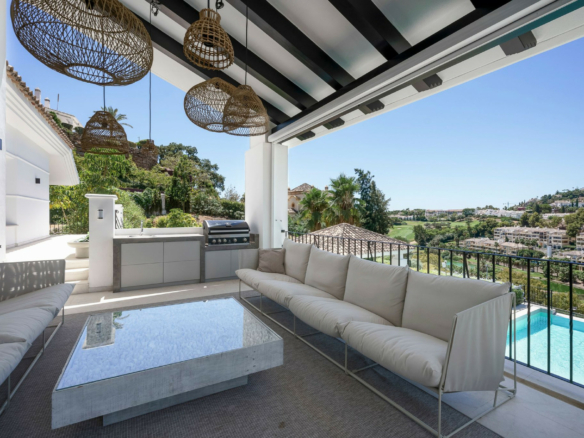 Benahavis – 7B Luxury villa – Paddle Court -Gated