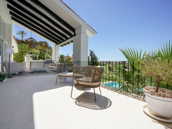 Benahavis – 7B Luxury villa – Paddle Court -Gated