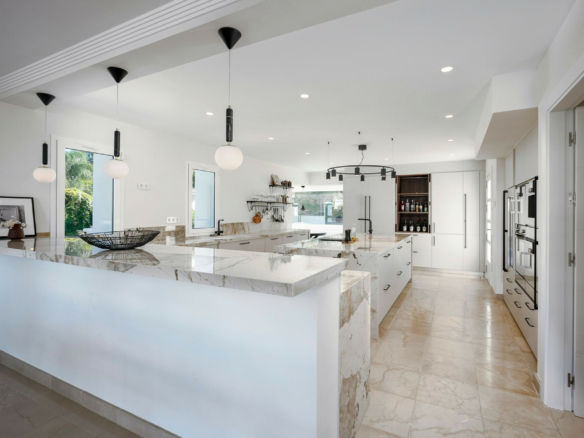Benahavis – 7B Luxury villa – Paddle Court -Gated