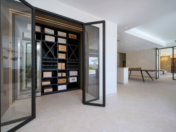 Benahavis – 7B Luxury villa – Paddle Court -Gated