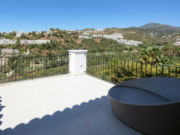 Benahavis – 7B Luxury villa – Paddle Court -Gated