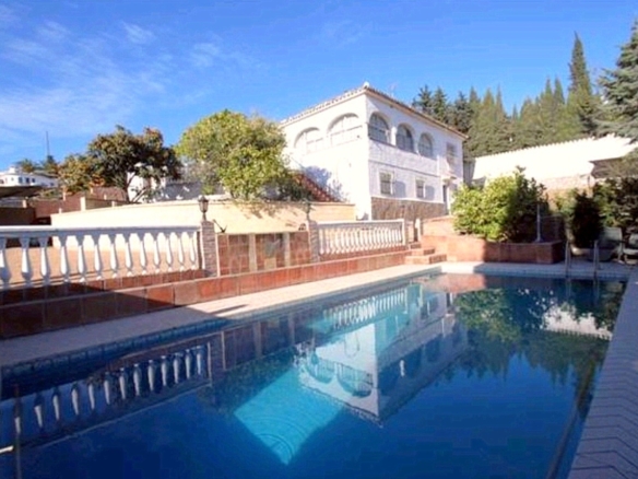 Marbella – 5B Villa – Close to Facilities – Sea Views