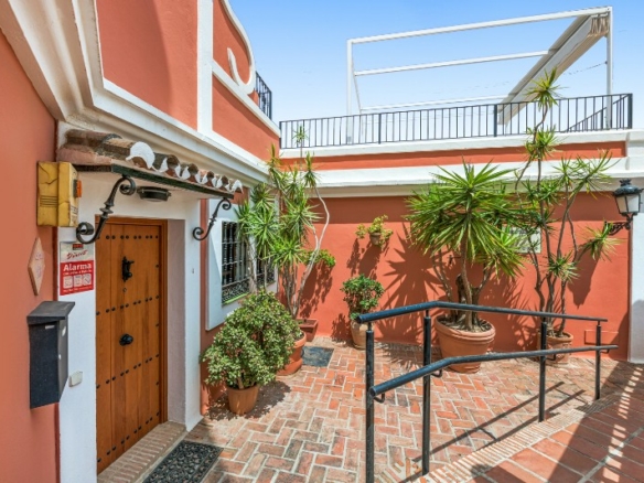 Nueva Andalucia – 3B Corner Townhouse  – West facing