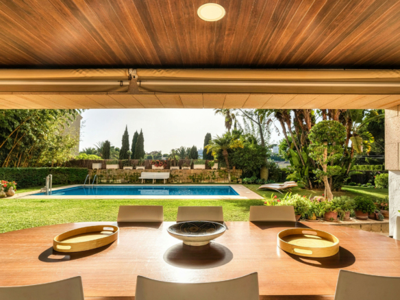 Nueva Andalucia  – 4B Modern villa – Central