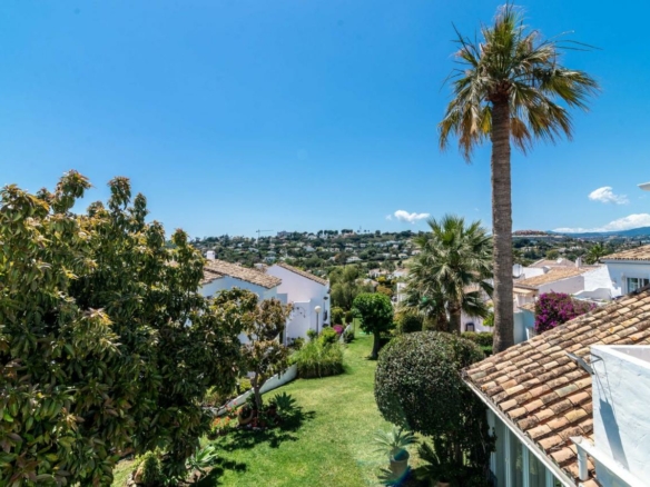 Reserved – Nueva Andalucia –  Nice 3B Townhouse – Central