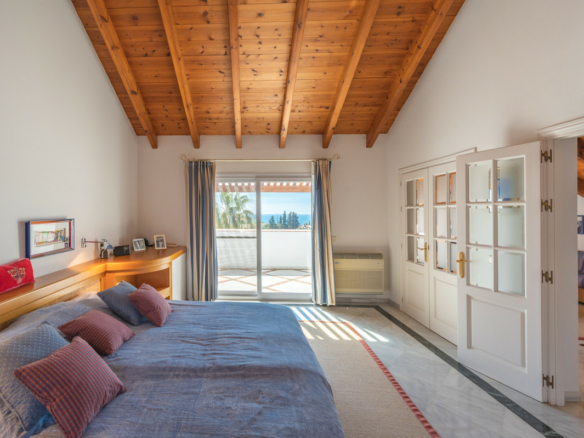 Golden Mile – 4B Penthouse – Sea views -Gated